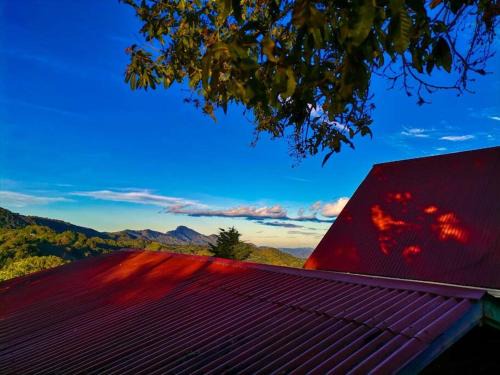 Cantón de Dota Chalet De Esquí | Cabaña Monarca – The BEST View in The Area!