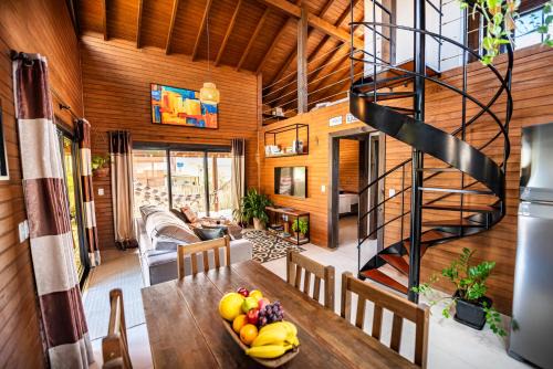 Vila Esperanca Casa | Cabana Perfeita a 800m da Praia - Lareira externa, Quintal Amplo, Pet Friendly, Ar condicionado, Netflix e Conforto completo
