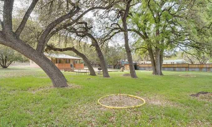 Concan Cabaña | 'cabana Sol' Cabin: 4 Mi to Garner State Park