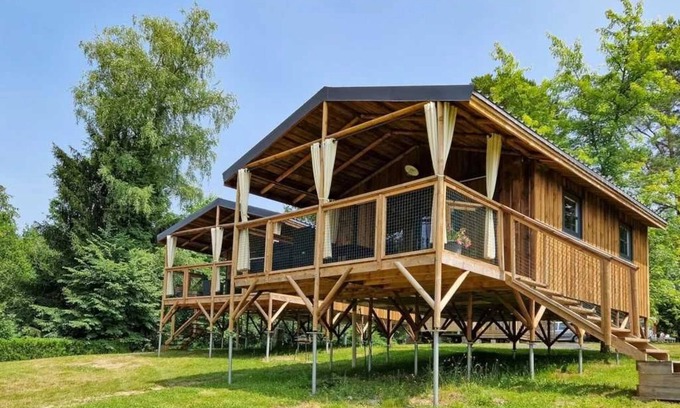 Marcillac-la-Croisille Cabina | Cabane 3 étoiles - Piscine - eeiiff