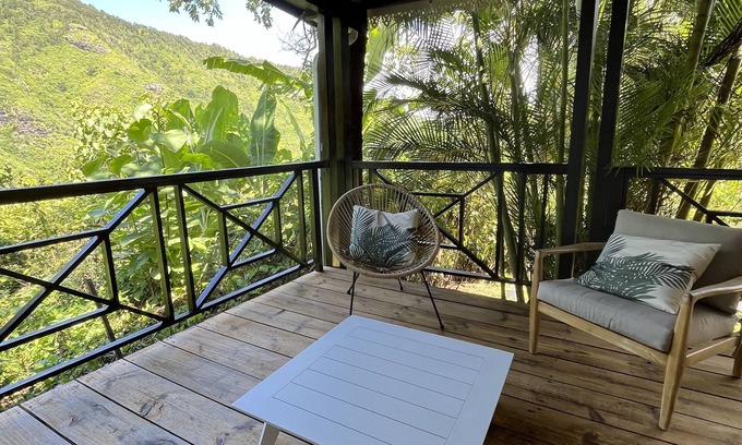 Saint-Denis Casa | Cabane dans les bois