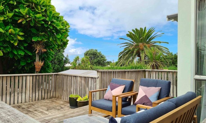 Papamoa Beach Cabaña | Cabbage Tree Beach House - Summer or Winter Haven