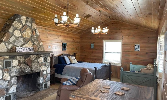 Dennis Cabina | Cabin One on waterfront point across from Monkey Island at Stony Point Resort