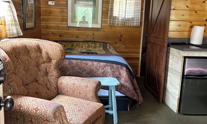 Payson Cabina | Cabin 1 - Sweetheart Deluxe Cabin - Two-room Cabin w/ Indoor Jacuzzi
