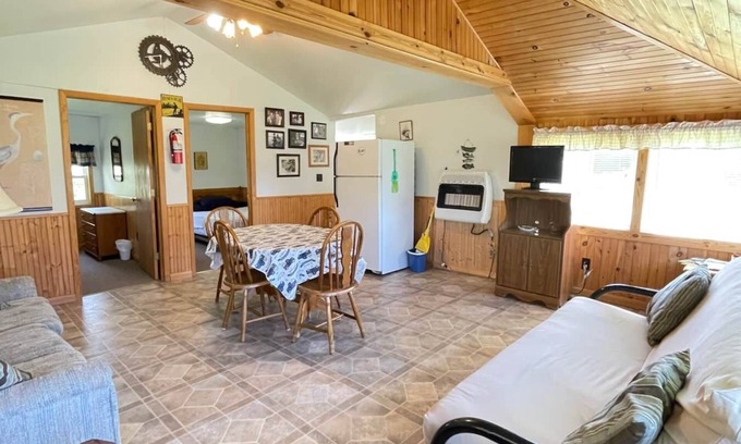 Brier Hill Cabina | Cabin 1 w/ *DOCK ACCESS* and Spacious Yard