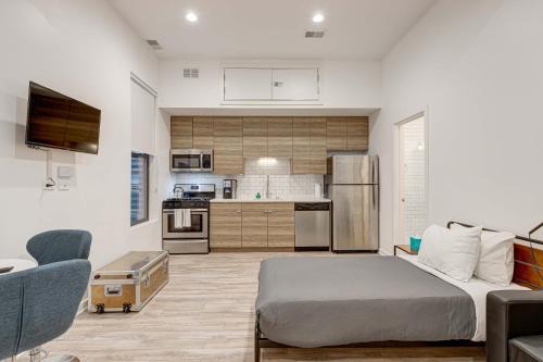 River West Hotel | Cabin 105 by 747 Lofts
