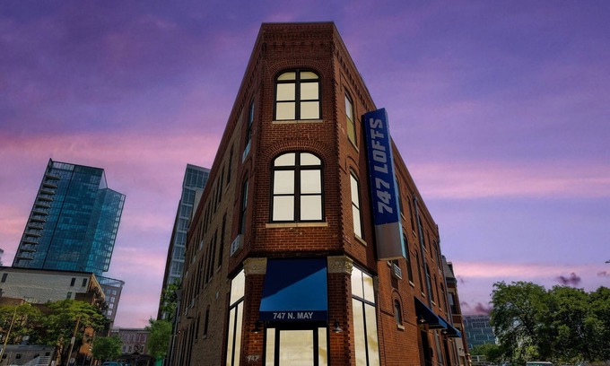 River West Apartamento | Cabin 105 by 747 Lofts
