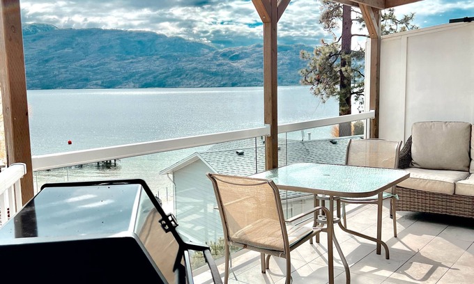 Central Okanagan Cabina | Cabin 11 at Peachland Beach Resort