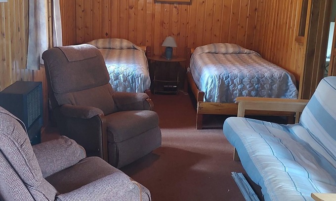 Bellvue Cabina | Cabin 11 at Sportsman’s Lodge, Modern Cabin 11 at Sportsman's Lodge