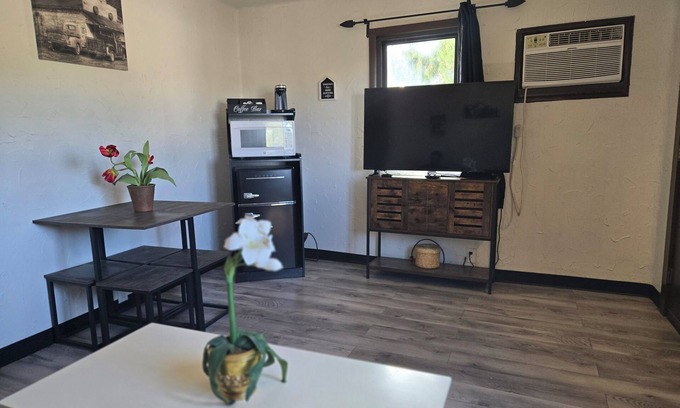 Manitou Springs Cabina | Cabin 15 | 1BR + Kitchenette Near Pikes Peak