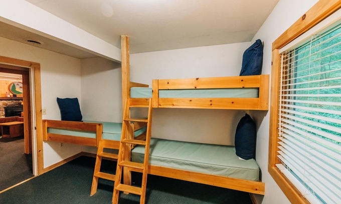 Columbia Cabina | Cabin, 16 Bunks, Kitchen, Bathroom, ADA