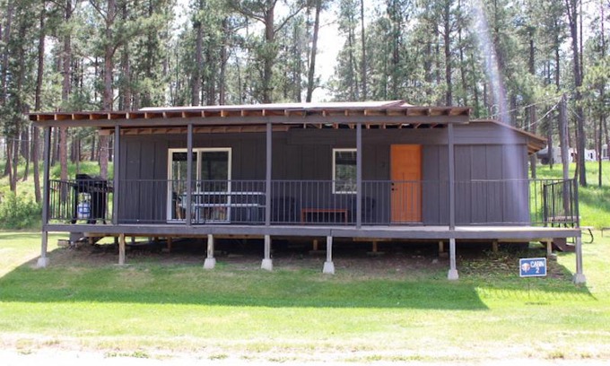 Rapid City Casa | Cabin 2 at Horse Creek Resort