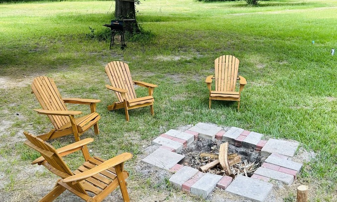 Huntsville Cabina | Cabin 2 near the river nestled next to Sam Houston Park with a fire pit