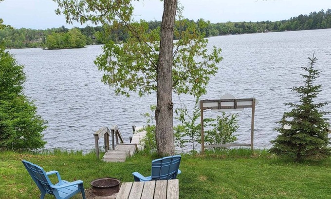 Chetek Apartamento | Cabin 2 - Northwoods themed 1 BR, lakefront cabin.
