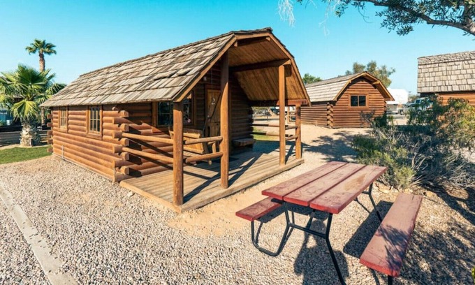 Ehrenberg Cabina | Cabin 2 · Rustic River Cabin!