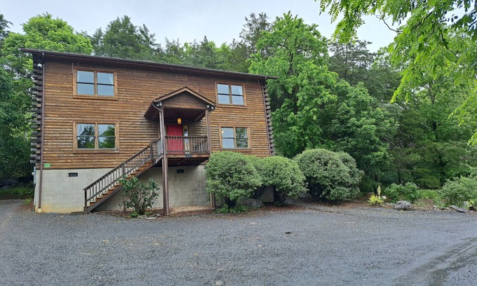 Lexington Cabina | Cabin 25 - Spacious 6-bedroom private home minutes from downtown Lexington