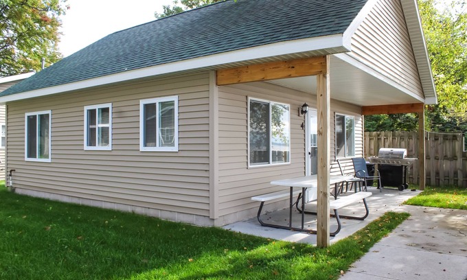 Houghton Lake Cabina | Cabin 4 - Cozy 3-bedroom lakefront