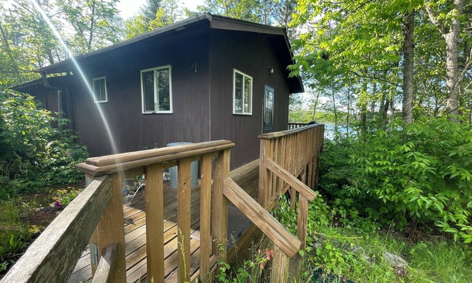 Ely Cabina | Cabin 4 'Eagle' 2-BR, 4-5 pp, overlooks lake, access to boats!