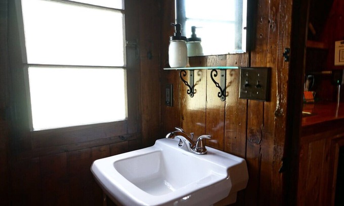 Cadillac Cabina | Cabin #4 - Gone Fishin'
