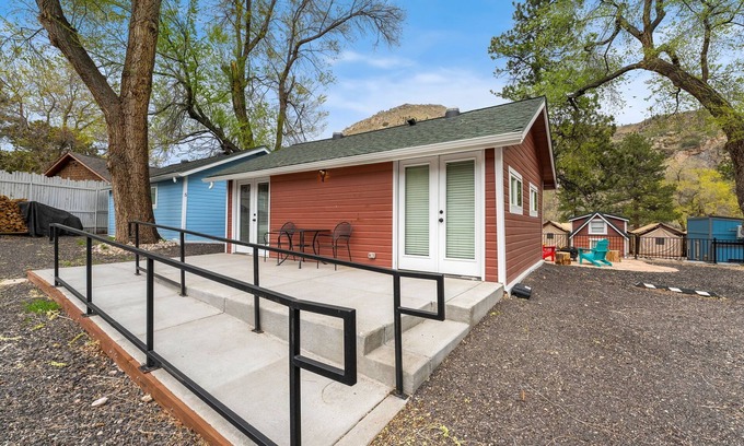 Poudre Park Cabina | Cabin 4- The Lady Moon