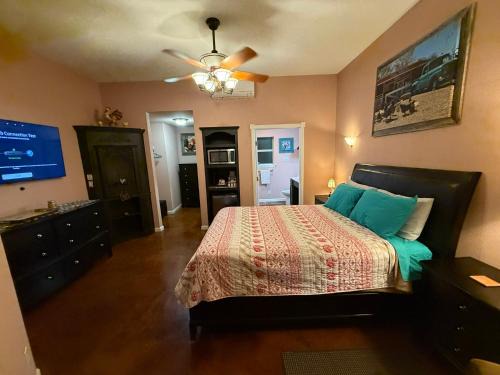 Lakehills Casa | Cabin 4 The Roost Cabins