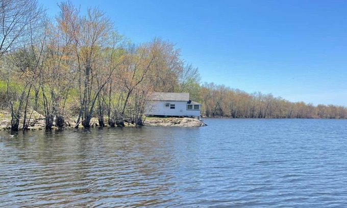 Brier Hill Cabina | Cabin 4 w/ Private Dock on Black Lake *AMAZING VIEW*