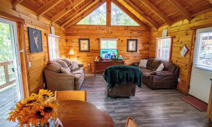 Columbia Cabina | Cabin 5 | Sleeps 8 | Private Deck | Private Cabin