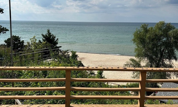 Porter Beach Cabina | Cabin 53 steps from Porter Beach on Lake Michigan: Family & Pet-Friendly