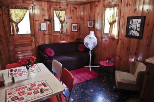 Carp Lake Casa | Cabin #6 - Casablanca cabin
