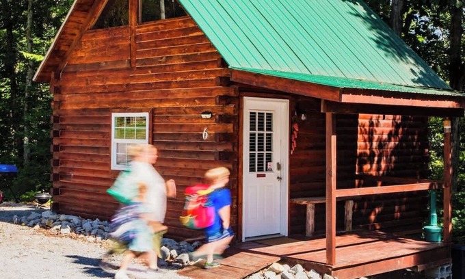 Columbia Cabina | Cabin 6 - Near Green River & Cumberland Lake | Pet Friendly