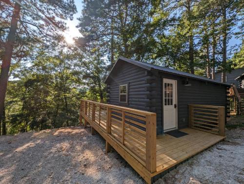 Eureka Springs Apartamento | Cabin #6 with hot tub deck and sunset view at Loblolly Pines