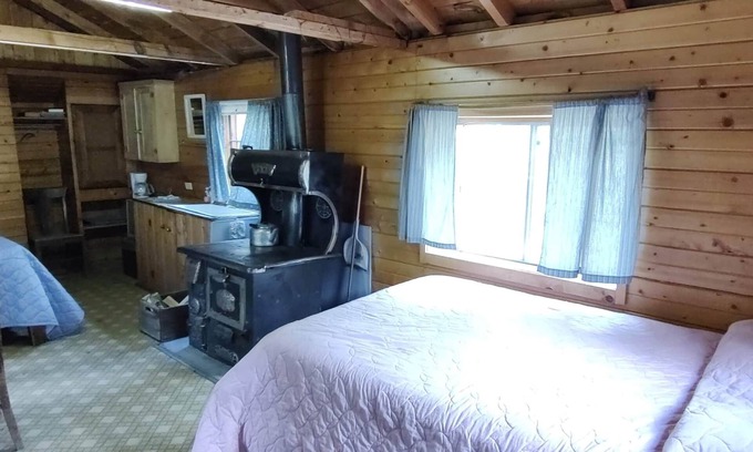 Bellvue Cabina | Cabin 8 at Sportsman’s Lodge