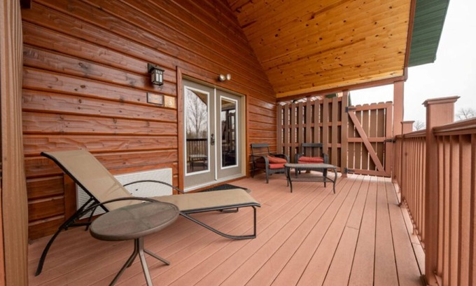 Isle Complejo | Cabin 8 Our Romantic Suite offers a jetted tub and views of Mille Lacs lake