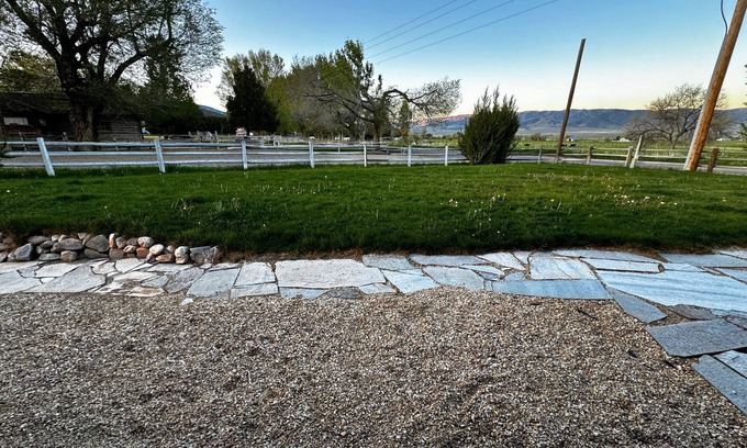 Almo Cabina | Cabin 9 at the Almo Inn near City of Rocks and Castle Rocks Parks, Almo Idaho