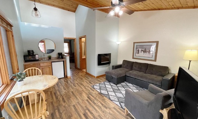 Woodland Park Cama Y Desayuno | Cabin A Suite Bed and Breakfast