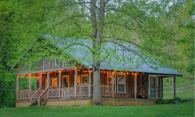 Elizabethtown Cabina | Cabin at Calico Springs - Bluegrass and Bourbon