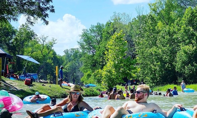 Prairie Lea Cabina | Cabin at Son's Blue River Camp! Stay here & enjoy the gorgeous San Marcos River!