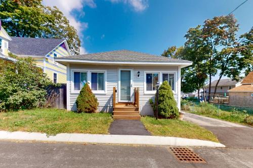 Old Orchard Beach Casa | Cabin at the Beach