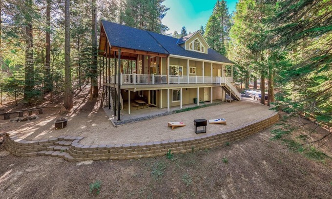 Shaver Lake Cabina | Cabin at the Creek ~ Family Fun Starts Here!
