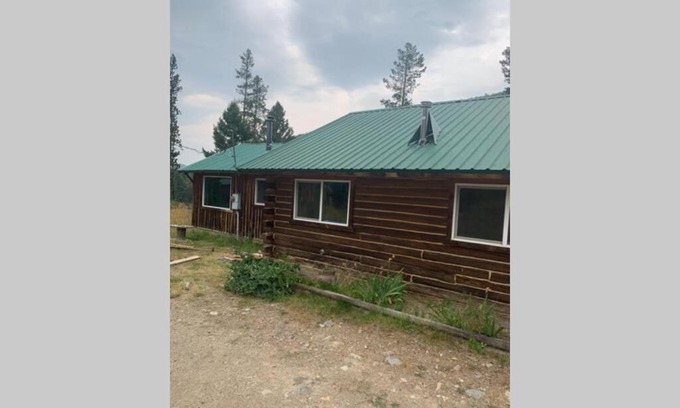 Powell County Casa | Cabin bordering National Forest