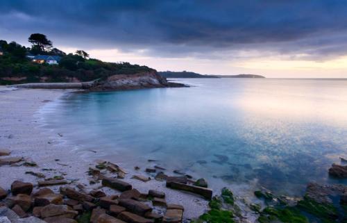 Maenporth Otro | Cabin by Beach & Nature Reserve Mon & Fri Check in Days Swanpool Falmouth Cornwall