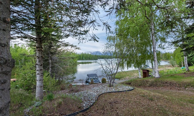 Palmer Cabina | Cabin By The Lake centrally located, full kitchen, washer & dryer