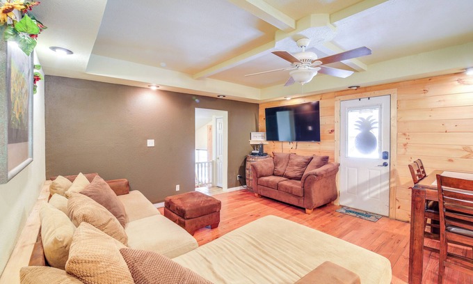 Ragland Cabina | Cabin Close to ATV & Hiking Trails in Delbarton