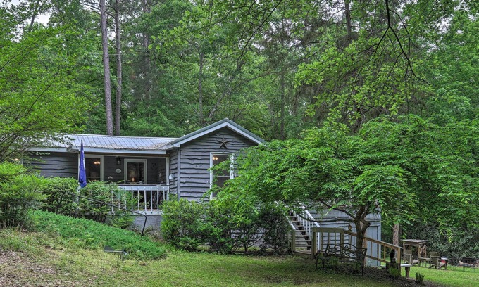 Lowndesville Cabaña | Cabin Escape w/ Richard B Russell Lake Access!