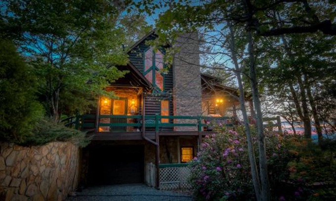 Morganton Cabina | Cabin Fever by Escape to Blue Ridge
