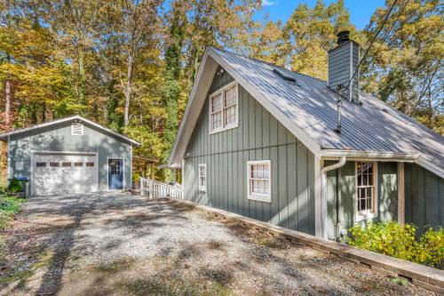 Dahlonega Casa | Cabin Fever - Hot Tub, Game Room, 3 King Beds