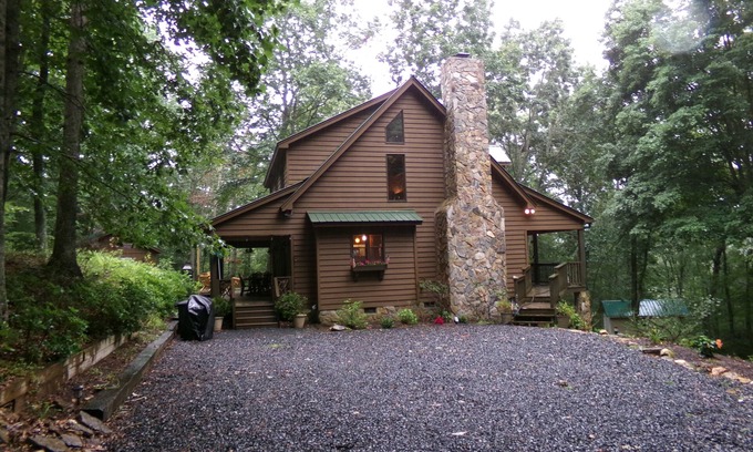 Laurel Springs Cabina | Cabin Fireplace Mountains Game Room Jefferson, NC
