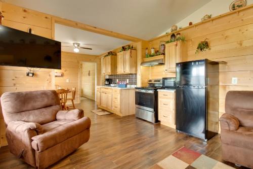 Mountain View Casa | Cabin Getaway in Mountain View with Porch and Grill