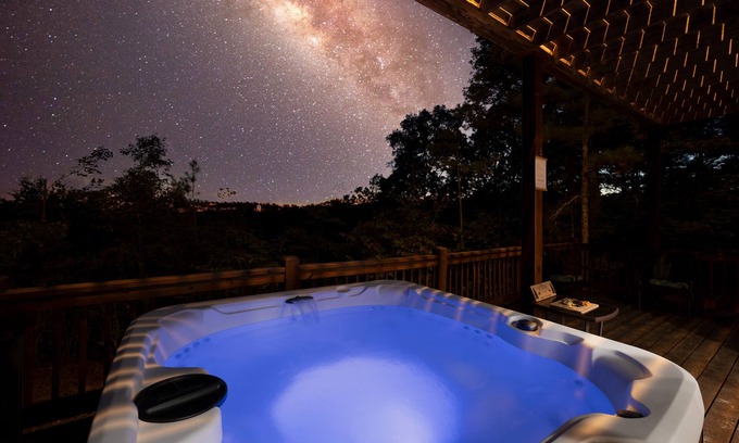 Ellijay Cabina | Cabin in 150Acres| Views | Theater |Hot Tub| Game Rm| Fire Pit
