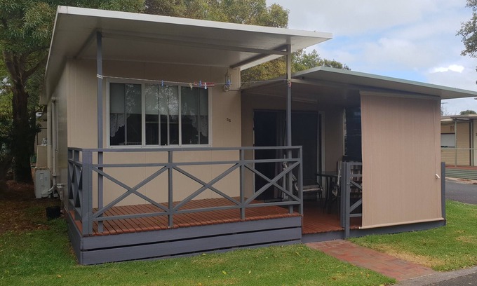 Dromana Cabina | Cabin in Dromana Holiday Village - Sleeps 7